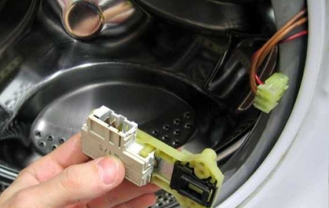Замок люка пральної машини Indesit